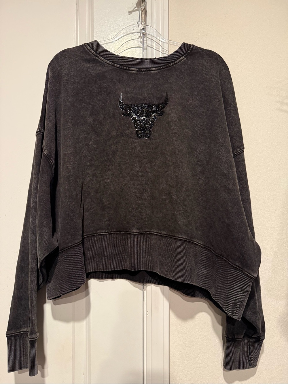 Nwt Sequin Chicago Bulls Logo Cropped Sweatshirt
